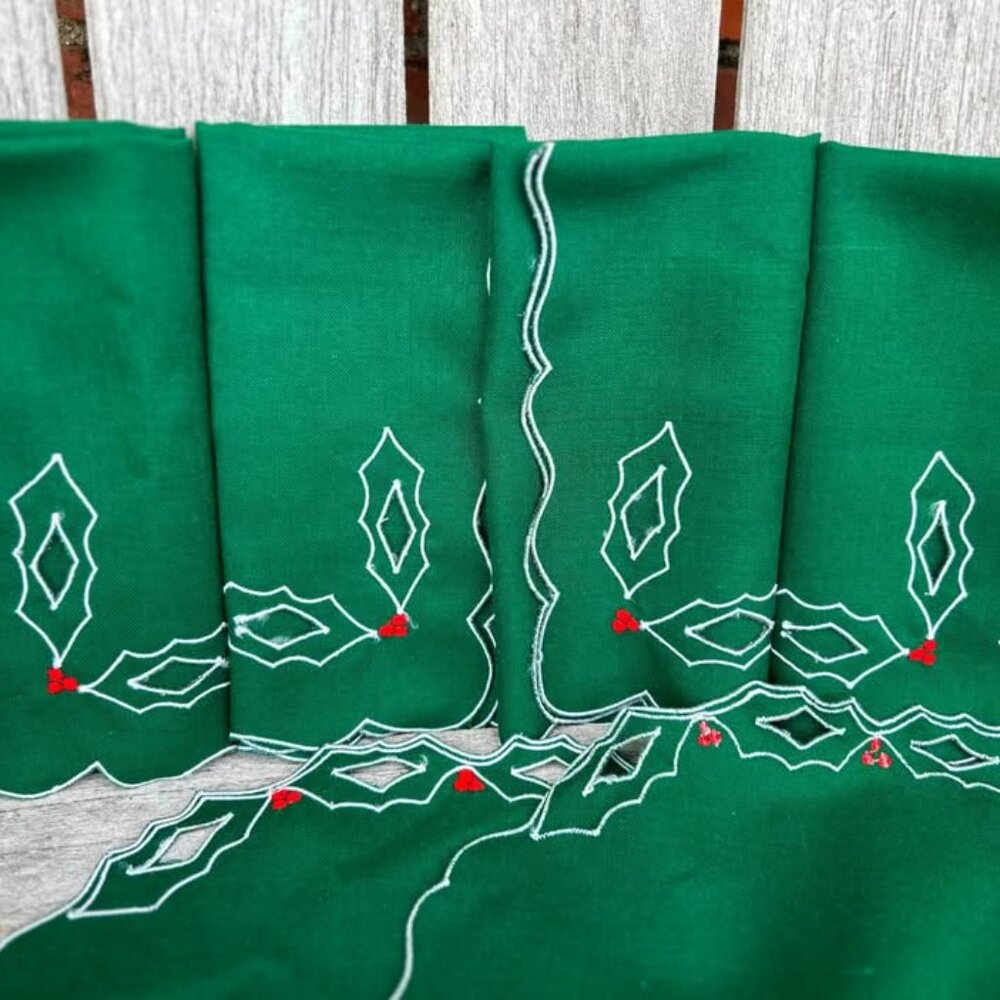 Set of 2 vintage holiday placemats & 4 napkins